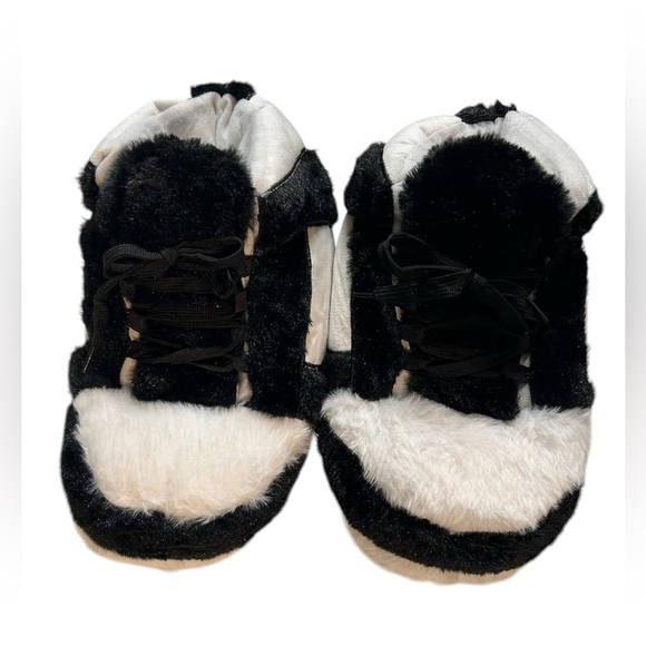 Nike Fluffy Black/white Slippers, Fits size 36-46, NWOT - Picture 6 of 7